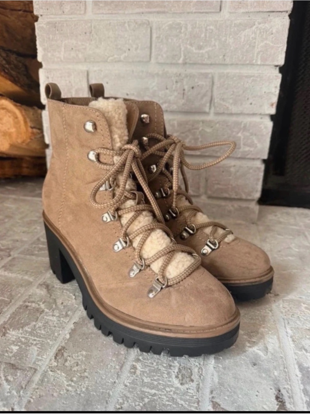 Esprit Women’s Size 7.5 Faux Fur Lined Heeled Combat Boots Tan